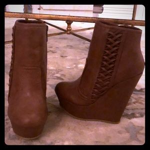 Bamboo Brown wedge booties - NWOT - Sz 5.5